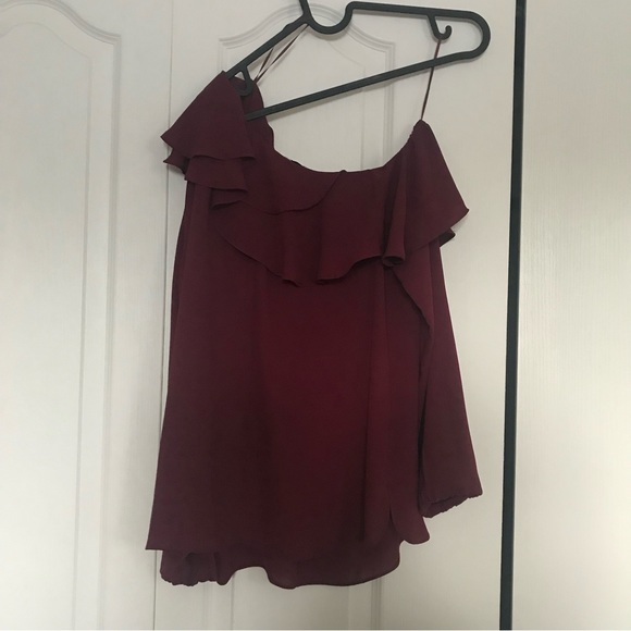 Stella and Dot Roz one shoulder top Burgundy size small - Picture 1 of 7